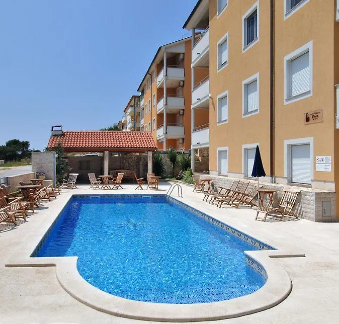 Apartments Flora Premantura