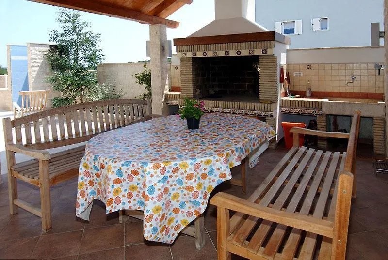 Apartments Flora Premantura