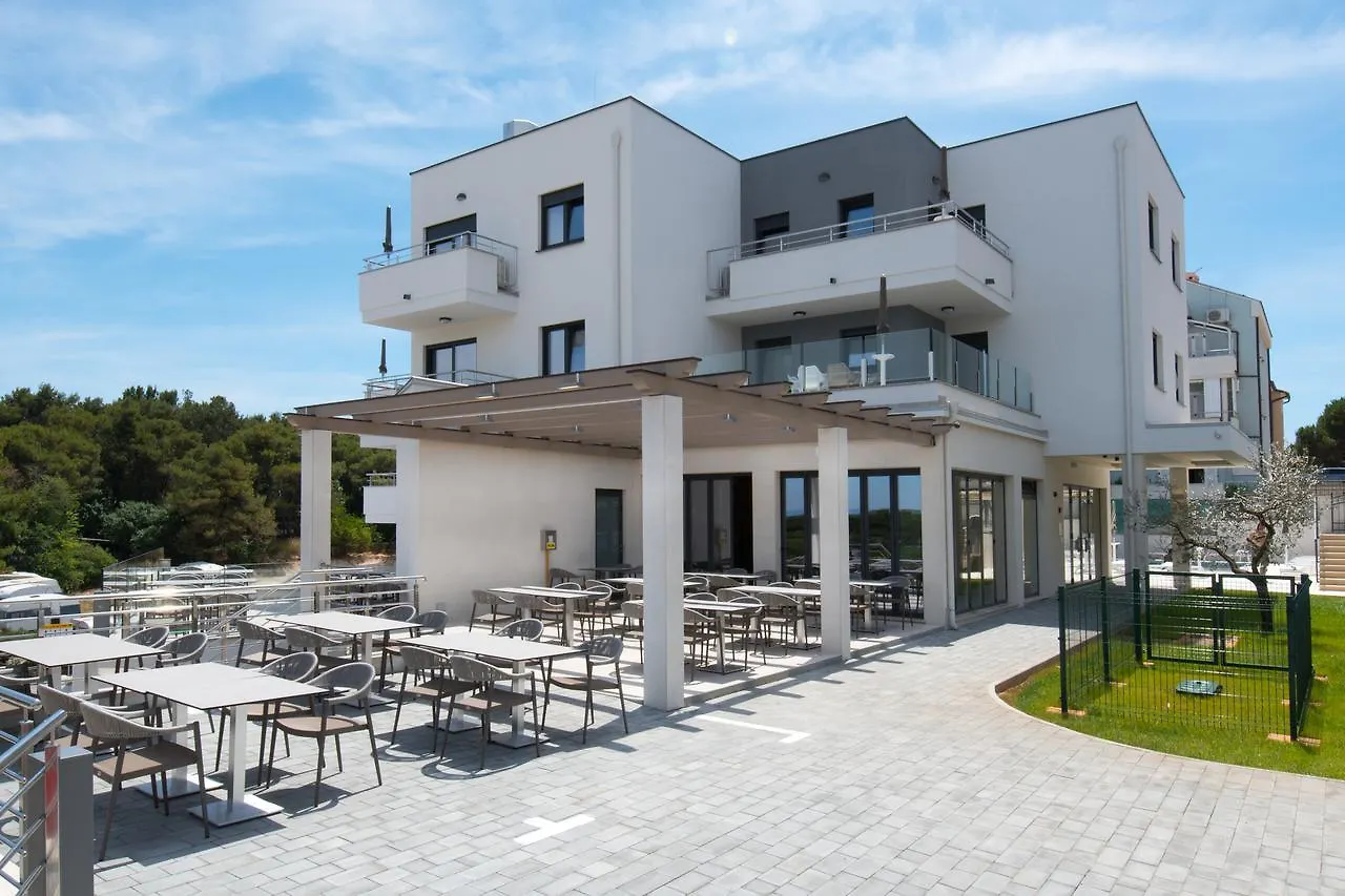 Apartments Flora Premantura