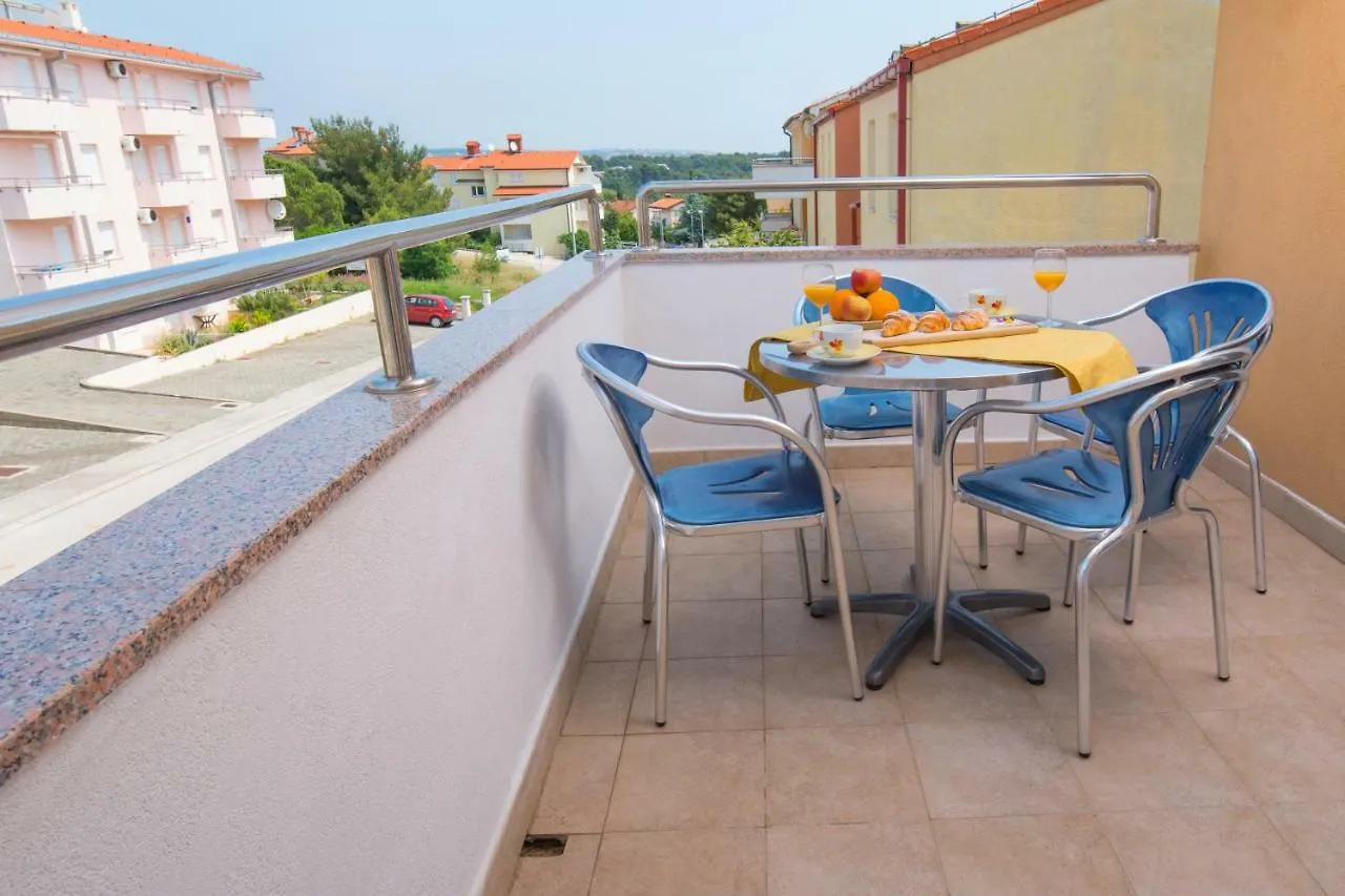 Apartments Flora Premantura